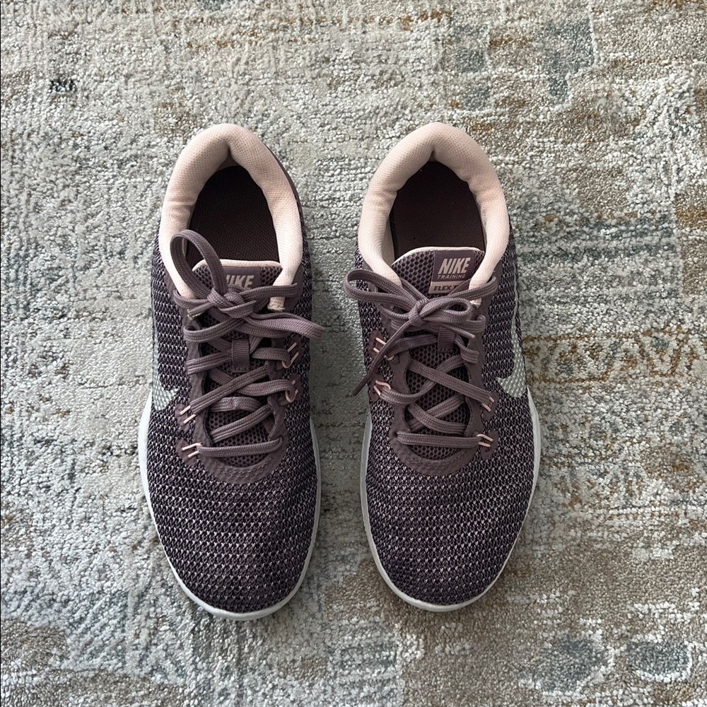 ‼️ Nike Mauve and Cream Sneakers ‼️ - Picture 3 of 4